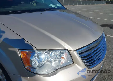 2013 Chrysler Town & Country Touring from USA, damaged, VIN 2C4RC1BG8DR649992